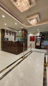 a lobby with a counter with a red rope at شقق بوابة العالية للشقق الفندقية in Medina