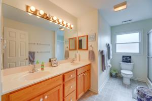 Ένα μπάνιο στο Waterfront Gem with Dock 3 Mi to Fenwick Island Fun +27 φωτογραφίες