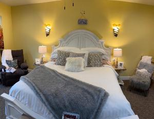 En eller flere senge i et værelse på Glen Ellen Inn