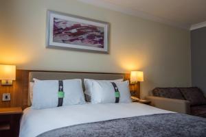 Postel nebo postele na pokoji v ubytování Holiday Inn Leeds Garforth by IHG