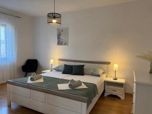 Postel nebo postele na pokoji v ubytování Apartmani Meri