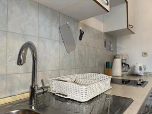 Kuchyň nebo kuchyňský kout v ubytování Apartmani Meri