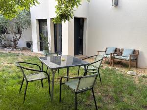 Vonkajšia záhrada v ubytovaní Les Loges Florales - Logements à proximité de la rivière Réals