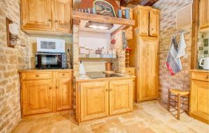 Kuchyň nebo kuchyňský kout v ubytování Charmante Maison Avec Piscine