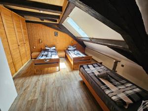 Postel nebo postele na pokoji v ubytování Gästehaus Weißes Lamm - MONTEURZIMMER