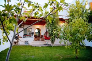 Zahrada ubytování Tranquil Villa in Fayoum Private Pool Garden Lake Access