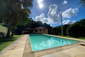 Hồ bơi trong/gần Casa de campo na Fazenda Vale Alpino