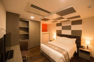 A bed or beds in a room at Hotel Parami