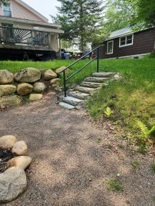 Zahrada ubytování Moose Riverside Bungalow 3BR Home Old Forge NY