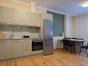 Nhà bếp/bếp nhỏ tại Central Bliss Apartments No1 +42 ảnh