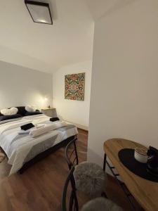 Posteľ alebo postele v izbe v ubytovaní Apartman M - sa dvije spavaće sobe