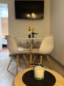Televízia a/alebo spoločenská miestnosť v ubytovaní Apartman M - sa dvije spavaće sobe