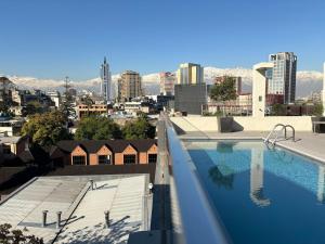 Kolam renang di atau dekat dengan Hotel Cumbres Lastarria