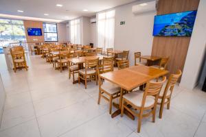 Μια τηλεόραση ή/και κέντρο ψυχαγωγίας στο Hotel São Lucas