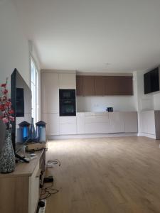 Afbeelding uit fotogalerij van Chambre d'hôte, dans 4 pièce, avec terasse jardin in Saint-Witz