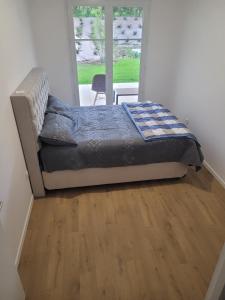 Afbeelding uit fotogalerij van Chambre d'hôte, dans 4 pièce, avec terasse jardin in Saint-Witz