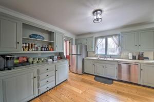 BucksportにあるColonial Home in Bucksport with River Views!のギャラリーの写真