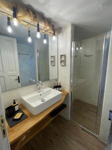 Kúpeľňa v ubytovaní Dovas house + 34 fotografií