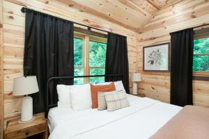 a bedroom with a bed in a log cabin at Smoky Ridge Hideaway Views Hot Tub Game Room in Sevierville