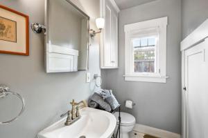 Koupelna v ubytování Quiet 5 Beds Kid-Friendly Mins to DTWN and Stanford + 32 fotografií