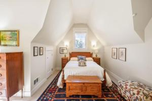 Postel nebo postele na pokoji v ubytování Quiet 5 Beds Kid-Friendly Mins to DTWN and Stanford