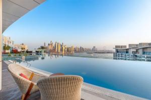 The swimming pool at or close to Stunning Palm Studio - Rooftop Infinity Pool & Private Beach Access - MaxStays