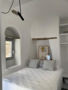 En eller flere senge i et værelse på Kariki Blue Triantaros-Tinos