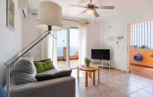 Et tv og/eller underholdning på Stunning Apartment In Mojacar With Wifi