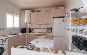 Køkken eller tekøkken på Stunning Apartment In Mojacar With Wifi