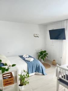 Ένα ή περισσότερα κρεβάτια σε δωμάτιο στο Apartment with an ocean view +38 φωτογραφίες