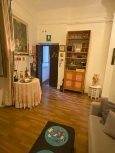 A seating area at Central Apartment in Trastevere