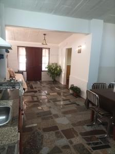 Η κουζίνα ή μικρή κουζίνα στο El Chaparral Villa Dolores Traslasierra 3 +26 φωτογραφίες