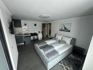 a bedroom with a large bed and a kitchen at Fram Apartments in Soci