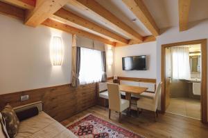 TV a/nebo společenská místnost v ubytování Sayonara Nature & Wellness Hotel
