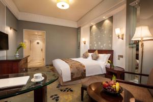 Postel nebo postele na pokoji v ubytování Overseas Chinese Hotel Wenzhou