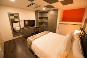 A television and/or entertainment centre at Hotel Parami