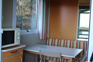 TV a/nebo společenská místnost v ubytování Camping Le Balcon de Chartreuse