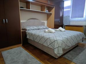 Ένα ή περισσότερα κρεβάτια σε δωμάτιο στο Apartman SARA