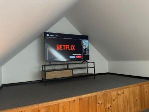 TV a/nebo společenská místnost v ubytování Apartments 23