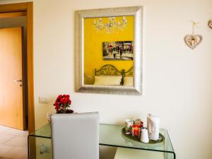 a mirror on a wall above a glass table at B&B IL RICCIO in Costermano