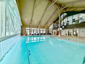 La alberca dentro o cerca de King Studio Suite heated Pool and Sauna