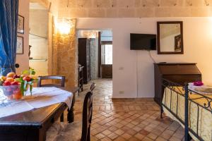 TV a/nebo společenská místnost v ubytování Agriturismo La Stornara
