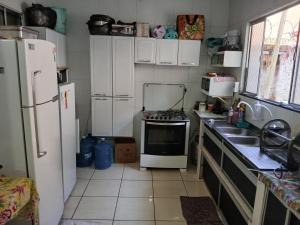 Køkken eller tekøkken på Casa no Bosque Felizcidade