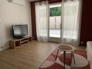 Televízia a/alebo spoločenská miestnosť v ubytovaní Casa di Como