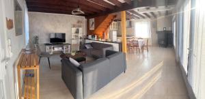 a living room with a couch and a table at Gîte Bellevue in Ossen