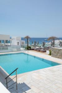 A piscina localizada em The George Hotel Mykonos ou nos arredores