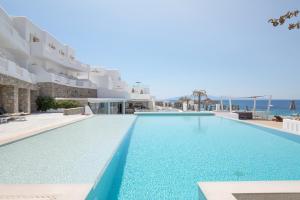 Bazén v ubytování The George Hotel Mykonos nebo v jeho okolí
