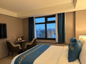 Postel nebo postele na pokoji v ubytování Ly New York Hotel
