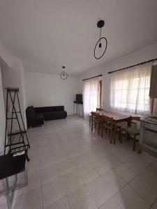 a living room with a table and a couch at Pati's summer house in Siviri