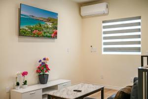 Imagine din galeria proprietății Modern Getaway Near Pasadena & DTLA în Rosemead